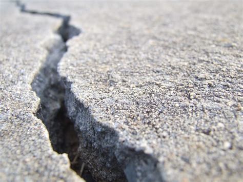 cracks in concrete mix